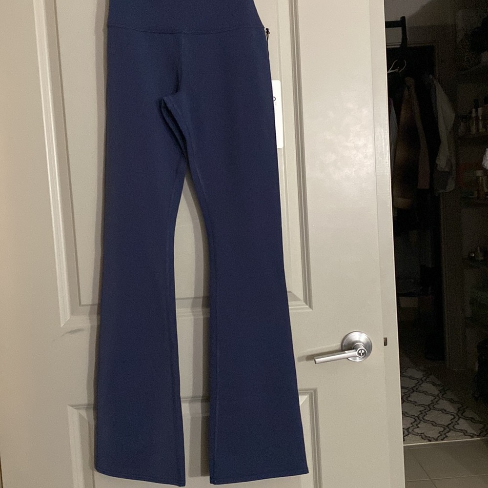 ALO yoga airbrush high waist flare legging NWT, in True Navy